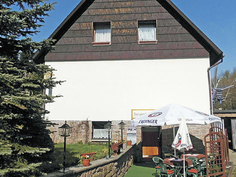 Außenansicht der Gaststätte "Zur gemütlichen Einkehr"