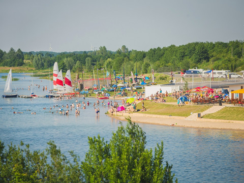 Rackwitz - Schladitzer Bucht mit Restaurant und Wassersportresort