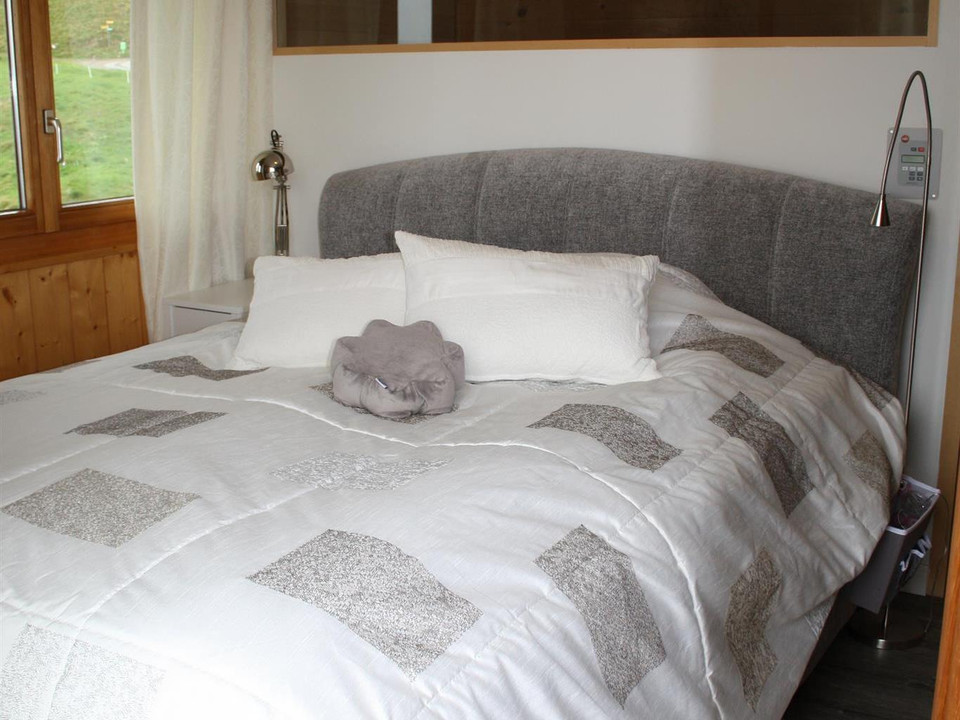 Schlafzimmer mit Doppelbett