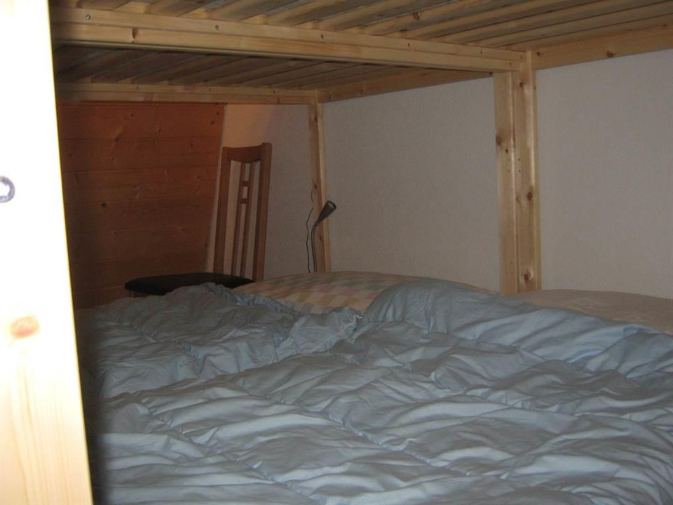 Kinderzimmer mit zwei Etagenbetten