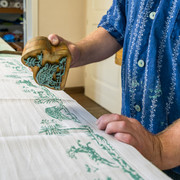 Einbecker Blaudruck_Model vom Stoff nehmen einbecker-blaudruck_model-vom-stoff-nehmen