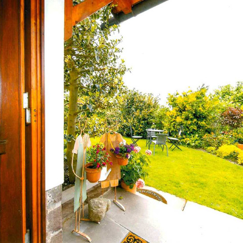 Ferienwohnung Am Königshof, Blick in den Garten Ferienwohnung Am Königshof, Blick in den Garten