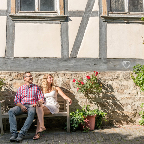 Paar auf einer Bank, Hann. Münden Paar auf einer Bank, Hann. Münden