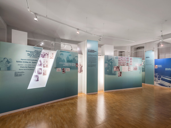 2006_DokuZentrumSintiRoma (c) Tobias Schwerdt.jpg