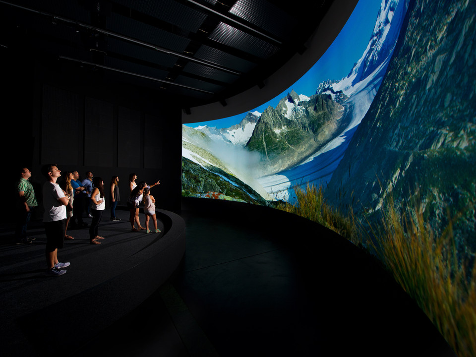 Spektakuläres Panoramakino auf einer 5m x 20m grossen Leinwand