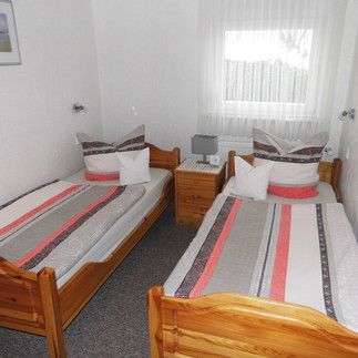 2. Schlafzimmer.JPG