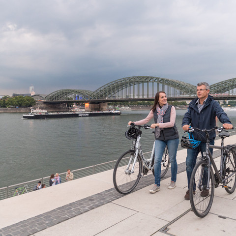 Spaziergang am Kölner Rheinboulevard
