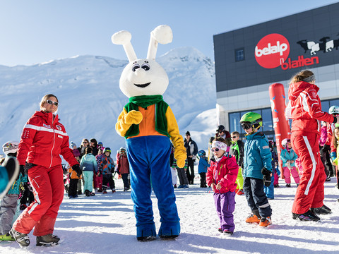 Die Schneesportschule Belalp bietet Ski- und Snowboardkurse