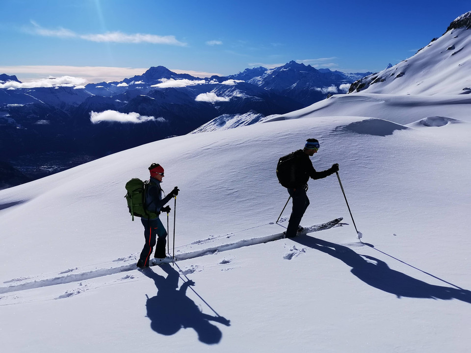Our mountain guides will take you safely into the mountains. Unsere Bergführer bringen Dich sicher in die Berge.Our mountain guides will take you safely into the mountains.