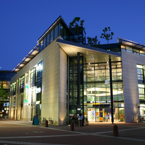 Bahnhof und Kino am Europaplatz