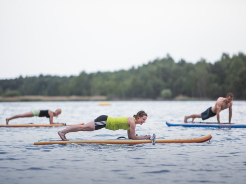 SUP-Fitness auf dem Senftenberger See mit Kathleen Zurek