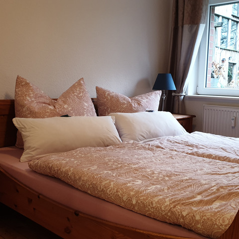 Schlafzimmer 1
