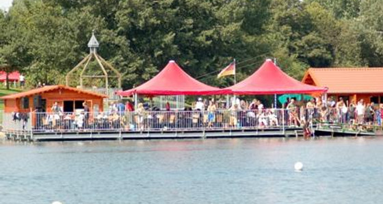 Sonnendeck der Wasserskiseilbahn Salzgitter