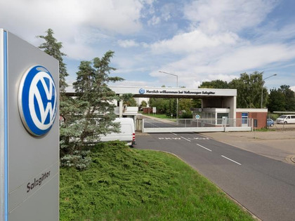 Einfahrt zum VW Motorenwerk in Salzgitter