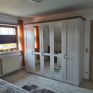 Schlafzimmer 1.jpg