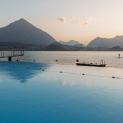 strandbad-merligen-thunersee-sommer-niesen-stockhorn.jpg