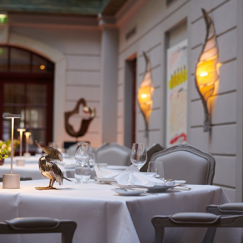 Caroussel Nouvelle Restaurant Caroussel Nouvelle im Relais & Châteaux Hotel Bülow PalaisRestaurant Caroussel Nouvelle at the Relais & Châteaux Hotel Bülow PalaisRestaurace Caroussel Nouvelle v hotelu Relais & Châteaux Bülow PalaisRestauracja Caroussel Nouvelle w hotelu Relais & Châteaux Bülow PalaisRestaurant Caroussel Nouvelle in het Relais & Châteaux Hotel Bülow PalaisRistorante Caroussel Nouvelle nel Relais & Châteaux Hotel Bülow Palais