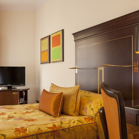 Comfort Single room Comfort Single room im Relais & Châteaux Hotel Bülow PalaisComfort Single room at the Relais & Châteaux Hotel Bülow PalaisJednolůžkový pokoj Comfort v hotelu Relais & Châteaux Bülow PalaisPokój jednoosobowy typu Comfort w hotelu Relais & Châteaux Bülow PalaisComfort Eenpersoonskamer in het Relais & Châteaux Hotel Bülow PalaisCamera singola comfort al Relais & Châteaux Hotel Bülow Palais