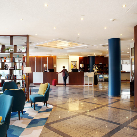 Courtyard Dresden Lobby and Reception Courtyard Dresden Lobby und RezeptionCourtyard Dresden Lobby and Reception