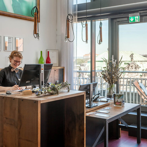 Reception Felix Suiten am Zwinger RezeptionFelix Suites at the Zwinger Reception