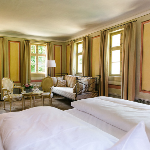 Elbauenzimmer Elbauenzimmer im Hotel Villa SorgenfreiElbe rooms at the Hotel Villa SorgenfreiPokoje na Labi v hotelu Villa SorgenfreiPokoje Elbe w hotelu Villa SorgenfreiElbe kamers in Hotel Villa SorgenfreiCamere Elbe dell'Hotel Villa Sorgenfrei