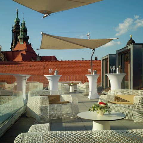Dachterrasse Dachterrasse des HYPERION Hotel DresdenRoof terrace of the HYPERION Hotel DresdenStřešní terasa hotelu HYPERION DrážďanyTaras na dachu HYPERION Hotel DresdenDakterras van het HYPERION Hotel DresdenLa terrazza sul tetto dell'HYPERION Hotel Dresden