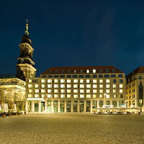 Außenansicht Außenansicht NH Collection Dresden Altmarkt von der Altmarktseite am AbendExterior view of NH Collection Dresden Altmarkt from the Altmarkt side in the evening