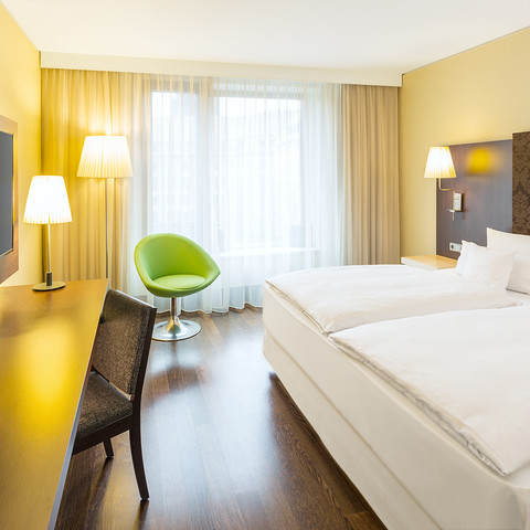 Superior room at the NH Collection Dresden Altmarkt Superiorzimmer im NH Collection Dresden AltmarktSuperior room at the NH Collection Dresden AltmarktPokoj Superior v hotelu NH Collection Dresden AltmarktPokój typu superior w hotelu NH Collection Dresden AltmarktSuperior kamer in het NH Collection Dresden AltmarktCamera superiore all'NH Collection Dresden Altmarkt