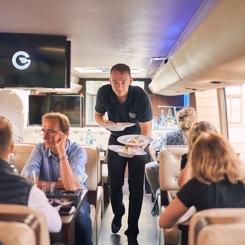 Essen im GourmetLiner Essen im GourmetLinerDining in the GourmetLiner