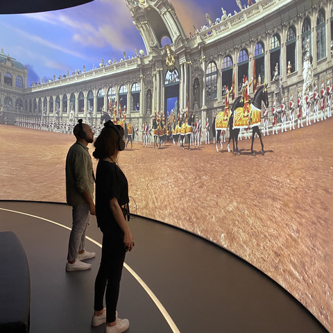 Zwinger Xperience Zwei Personen in der Zwinger XperienceTwo people in the Zwinger Xperience