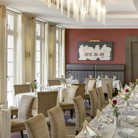 Main restaurant at the Steigenberger Hotel de Saxe Hauptrestaurant im Steigenberger Hotel de SaxeMain restaurant at the Steigenberger Hotel de SaxeHlavní restaurace v hotelu Steigenberger Hotel de SaxeGłówna restauracja w Steigenberger Hotel de SaxeHoofdrestaurant in het Steigenberger Hotel de SaxeRistorante principale dello Steigenberger Hotel de Saxe