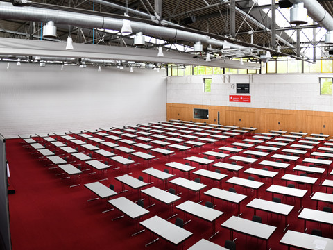 Tagungsmöglichkeit im großen Saal der Sachsenlandhalle