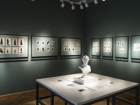 Scherenschnitt-Ausstellung Schloss Lichtenwalde