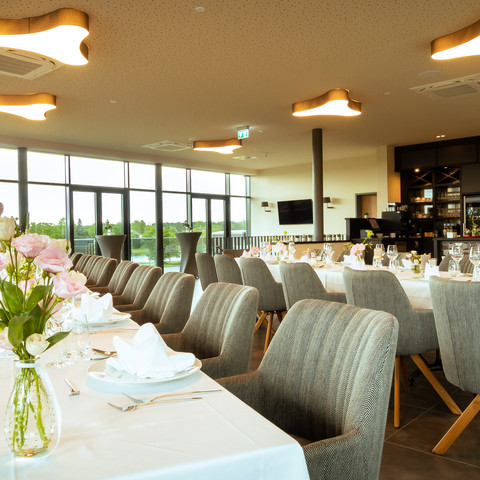 johann restaurant & elblounge gedeckte Tische im johann restaurant & elbloungeTables set in the Johann Restaurant & Elblounge