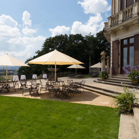 Südterrasse vom Schloss Albrechtsberg Südterrasse vom Schloss Albrechtsberg South terrace of Albrechtsberg CastleJižní terasa hradu AlbrechtsbergPołudniowy taras zamku AlbrechtsbergZuidterras van kasteel AlbrechtsbergTerrazza sud del castello di Albrechtsberg