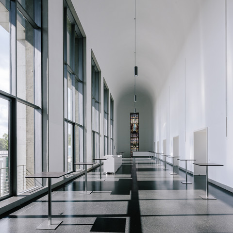 Corridor leading to the conference rooms Flur zu den Tagungsräumen im Deutschen Hygiene-Museum Corridor leading to the conference rooms in the German Hygiene Museum