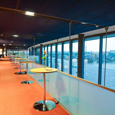 Konferenzfoyer im Internationalen Congress Center Dresden