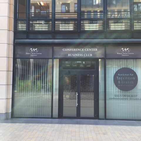 Eingang zum World Trade Center Dresden Eingang zum World Trade Center DresdenEntrance to the World Trade Centre DresdenVchod do Světového obchodního centra DrážďanyWejście do Światowego Centrum Handlu w DreźnieIngang tot het World Trade Centre DresdenIngresso del World Trade Centre di Dresda