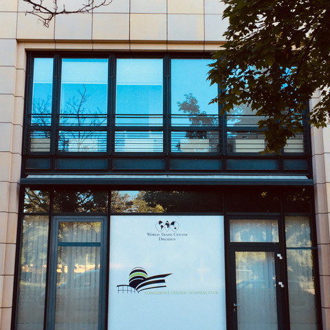 Eingang zum World Trade Center Dresden Eingang zum World Trade Center DresdenEntrance to the World Trade Centre DresdenVchod do Světového obchodního centra DrážďanyWejście do Światowego Centrum Handlu w DreźnieIngang tot het World Trade Centre DresdenIngresso del World Trade Centre di Dresda