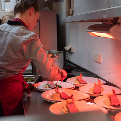 Küche Essensvorbereitungen in der Küche des GourmetLinersFood preparation in the GourmetLiner kitchen