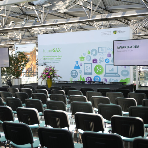 Konferenzbetreuung im Flughafen Dresden Konferenzbetreuung im Flughafen DresdenConference support at Dresden AirportPodpora konferencí na letišti DrážďanyObsługa konferencji na lotnisku w DreźnieConferentieondersteuning op Dresden AirportSupporto per conferenze all'aeroporto di Dresda