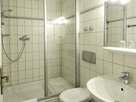 Badezimmer Hotel Döbelner Hof - Unterkunft in Leipzig