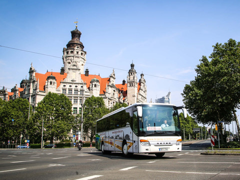 Autobus u Nové radnice - City Tour Leipzig Experience