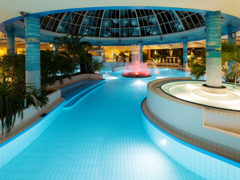 Sachsen-Therme - Leisure in Leipzig Illuminated swimming pool in the Sachsen-Therme Leipzig in the evening.
