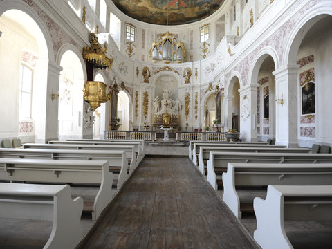 Schlosskapelle Hubertusburg Wermsdorf - Schlösser der Leipzig Region Die katholische Kapelle des Schloss Hubertusburg in Wermsdorf von Innen mit Blick auf den Altar und Schramm-Orgel, Ausflug, Leipzig Region