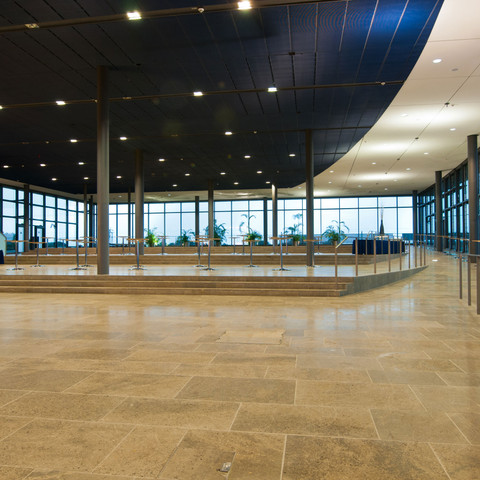 Terrasse innen im Internationalen Congress Center Dresden