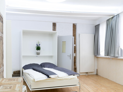 Schlafzimmer Apartment Schrankbett offen