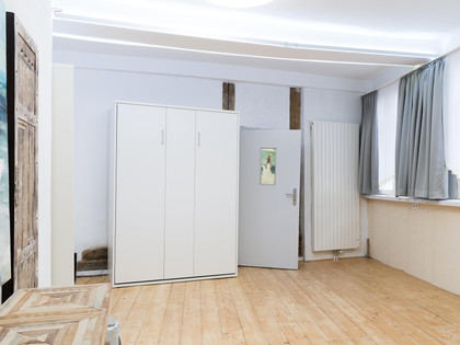 Schlafzimmer Apartment Schrankbett zu