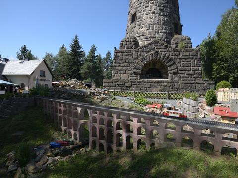 Kuhbergbaude bei Netzschkau: Modell der Göltzschtalbrücke