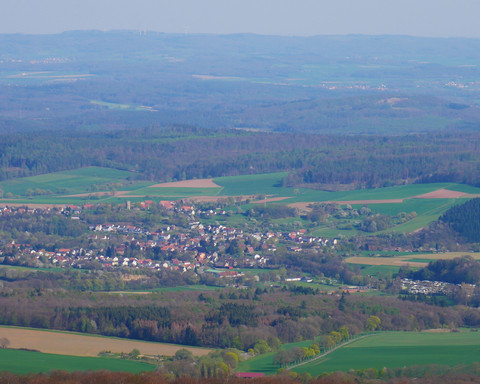 Blick vom Kellerwaldturm auf Densberg